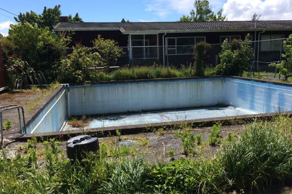 fiberglassing a pool